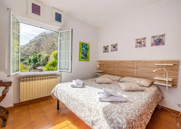 Teresa A Due Passi Da Finalborgo פינאלה ליגורה